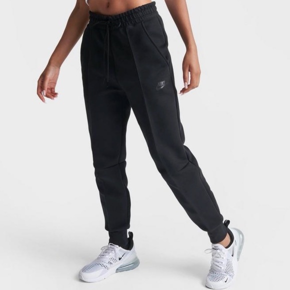 Nike Pants - Women’s Nike tech joggers size small